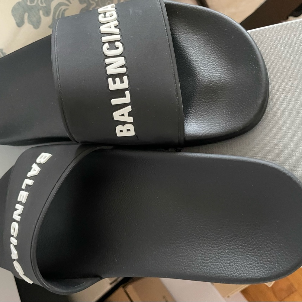 Balenciaga Pool Slides